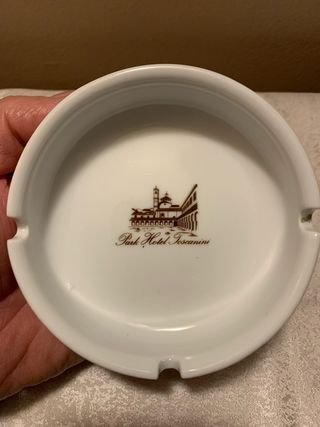 Posacenere in ceramica bianca