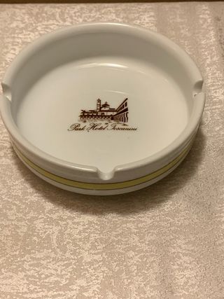 Posacenere in ceramica bianca