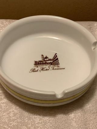 Posacenere in ceramica bianca