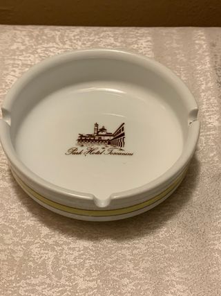 Posacenere in ceramica bianca