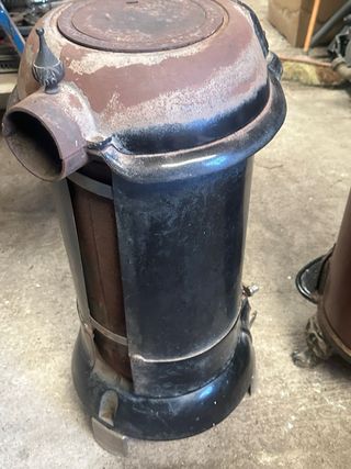 ESTUFA ANTIGUA DE HIERRO FUNDIDO