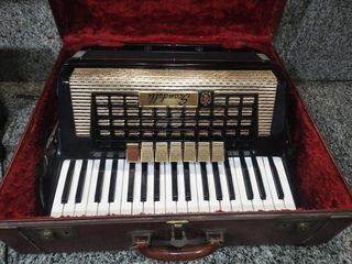 Fisarmonica Scandalli a 80 bassi