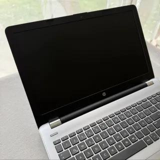 HP 250 G6 (Usado) en buen estado