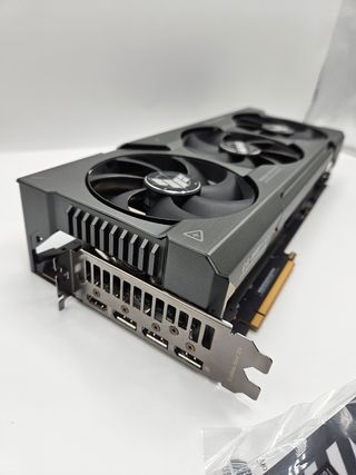 ASUS Radeon RX 7900 XT 20GB - Practicamente Nuevo