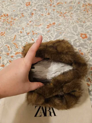 Bolso de mano abalorios pelo Zara