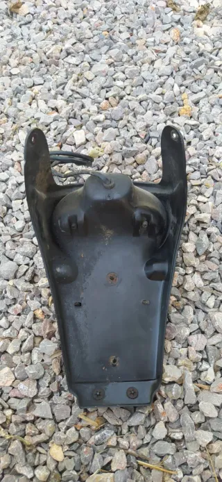 Porta matriculas y luz Aprilia red rose 125