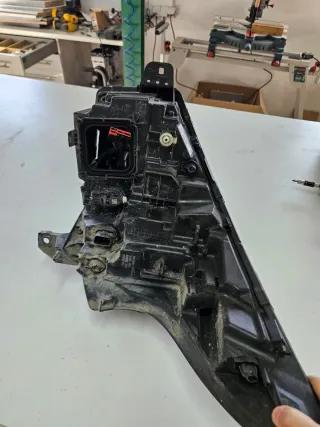 Faro izquierdo renault trafic 2020