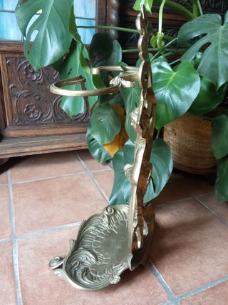 Paragüero de bronce antiguo