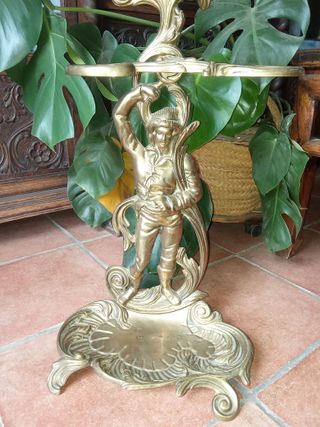 Paragüero de bronce antiguo