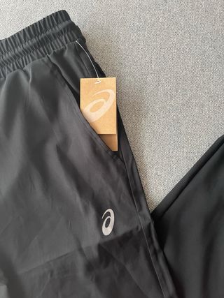 Pantalón Asics original nuevo con etiqueta.
