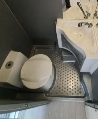 Caravana ACROSS 375 de 2025, con ficha verde.