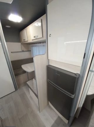 Caravana ACROSS 375 de 2025, con ficha verde.