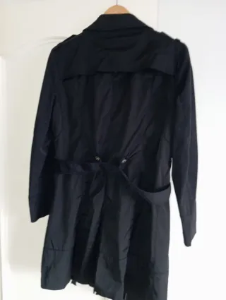 Gabardina Zara negra . Dice L pero vale para M