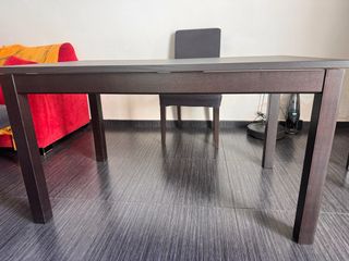 Mesa IKEA en perfecto estado