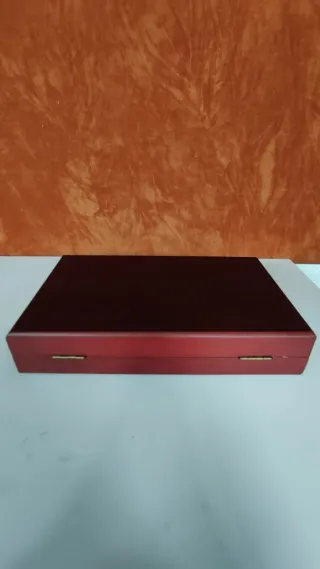 Dos cajas de madera o estuches . Nuevas