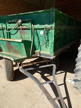 Venta de tractor y aperos para campo