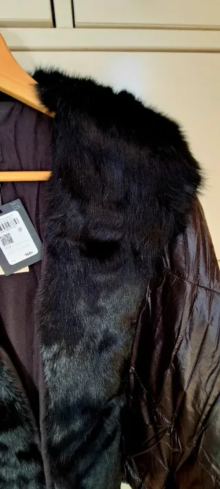 Latouche. Abrigo tipo capa. A estrenar