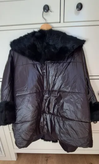 Latouche. Abrigo tipo capa. A estrenar