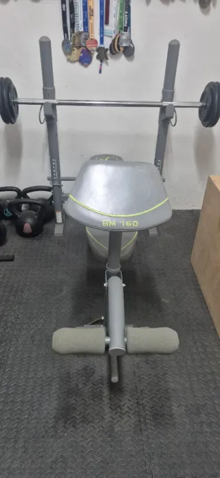 Banco de press decathlon con soporte para bíceps