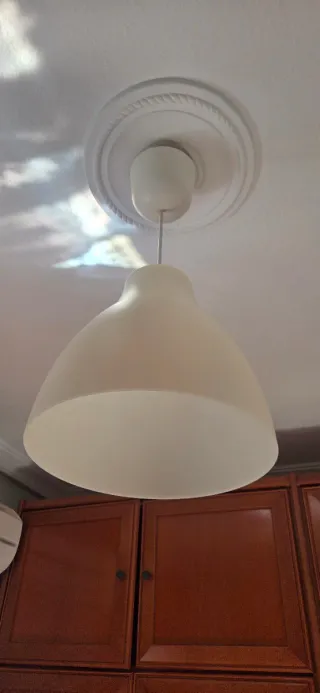Lámpara ikea.