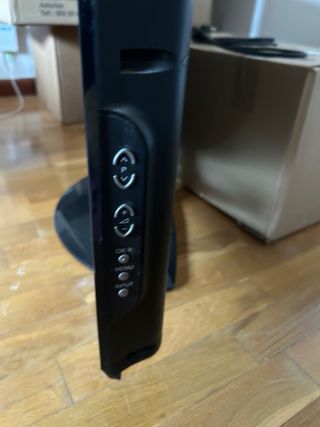 Televisor de 30 pulgadas LG color negro.