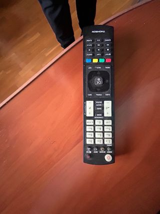 Televisor de 30 pulgadas LG color negro.