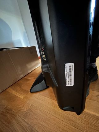 Televisor de 30 pulgadas LG color negro.