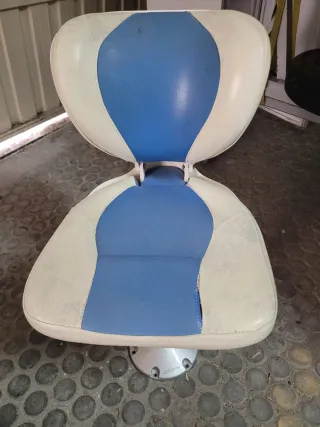 Asiento plegable y pedestal para embarcacion