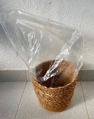 Cesto ou vaso castanho