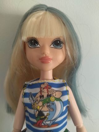 Lote de tres muñecas variadas