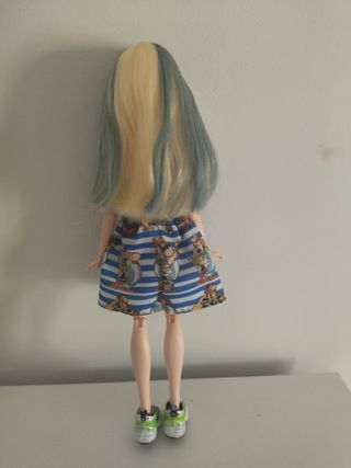 Lote de tres muñecas variadas