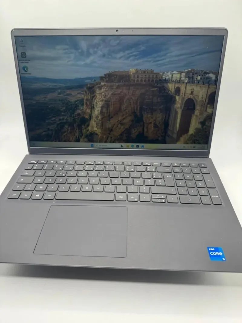 Dell Vostro 3510 | Intel Core i5-1135G7 |