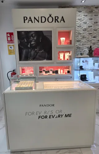 Vitrina y mostrador pandora