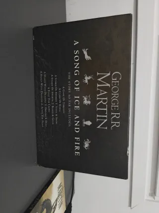 Pack Juego de Tronos (Inglés) + 2 Cómics Extra