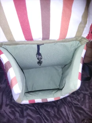 Bolsa de mano para llevar mascota.