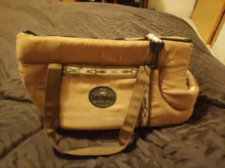 Bolsa de mano para llevar mascota.