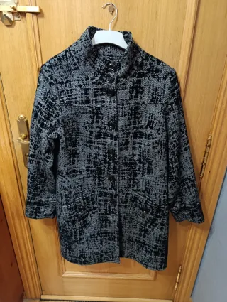 Abrigo negro y gris kiabi