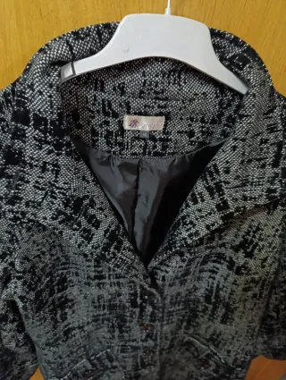 Abrigo negro y gris kiabi