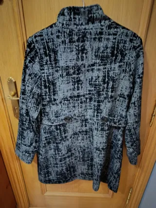 Abrigo negro y gris kiabi