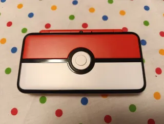 Nintendo 3DS XL Pokeball Edition