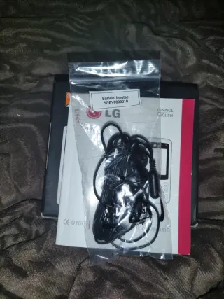 Teléfono móvil vintage LG KU380.