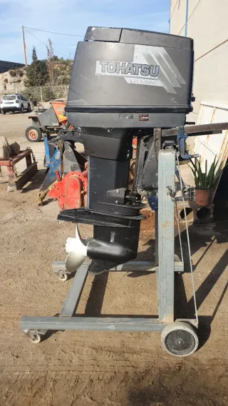 Motor fuera borda tohatsu