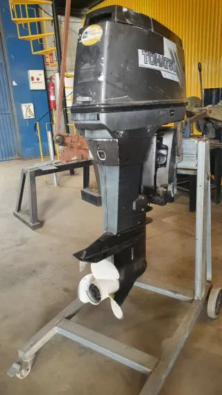 Motor fuera borda tohatsu