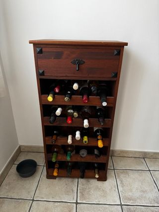 Mueble botellero de madera
