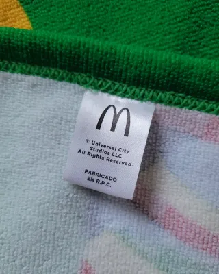 TOALLA PISCINA O PLAYA MINIONS VERDE MCDONALD'S.