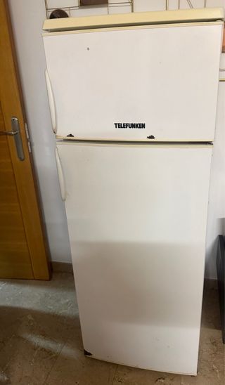 Nevera en buen estado detalles de uso diario