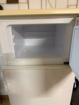 Nevera en buen estado detalles de uso diario