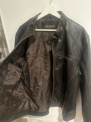 Chaqueta de cuero negra L marca Guess hombre