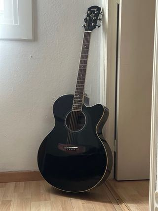 YAMAHA - Guitarra electroacústica