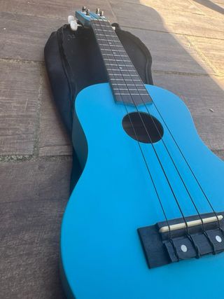 UKELELE